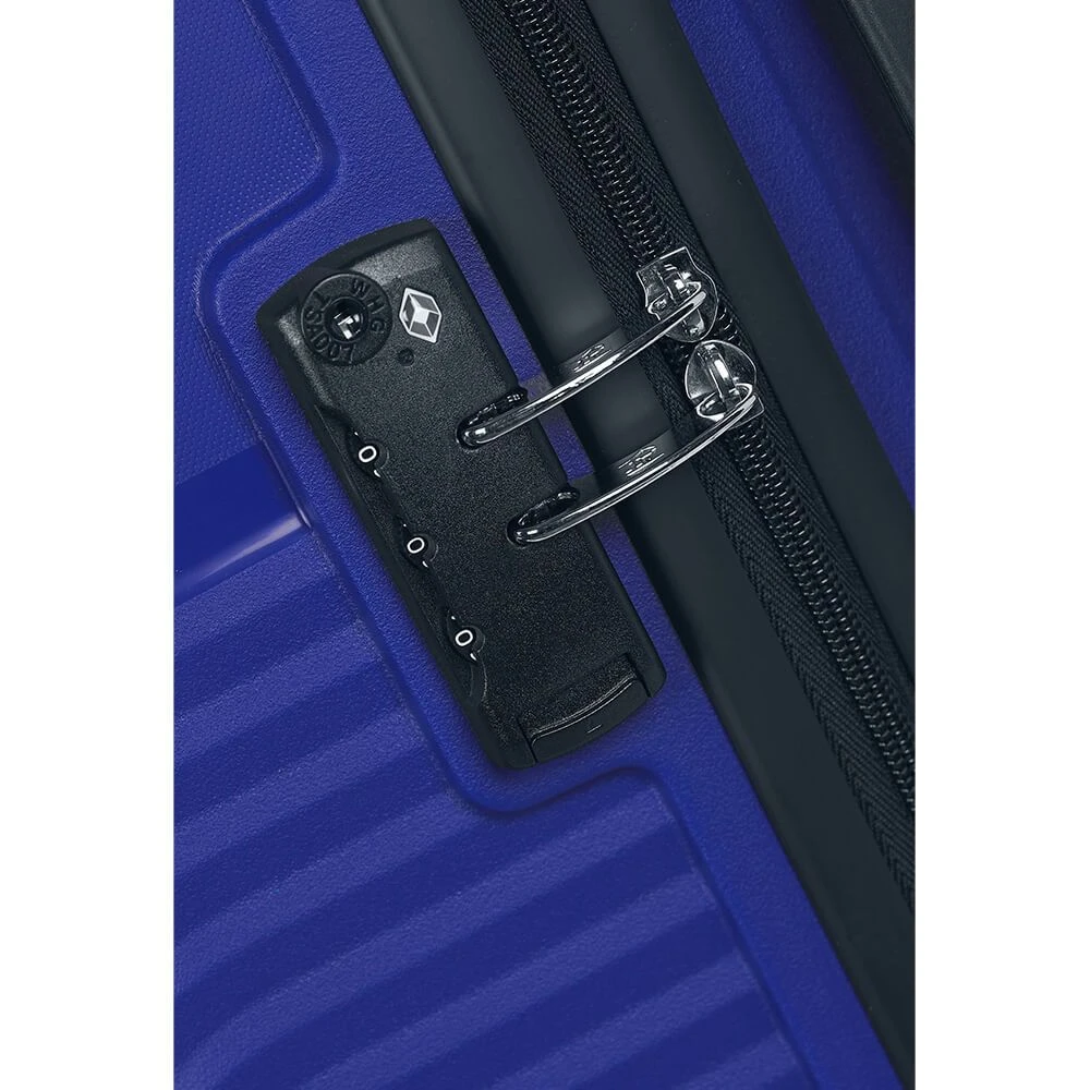 American Tourister 69cm Spinner - At Zakk 6 American Tourister 69cm Spinner - At Zakk - Image 4